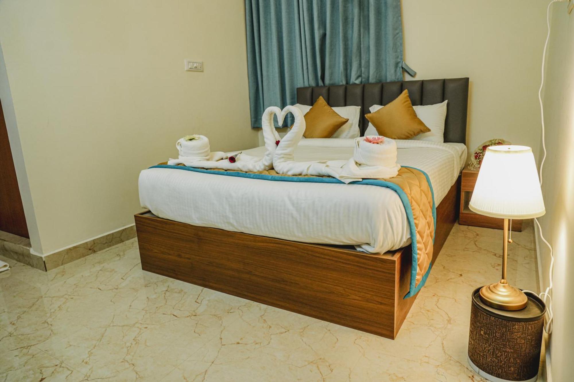 Merry Luxe Near Kempegowda International Airport Hotel Settahalasur