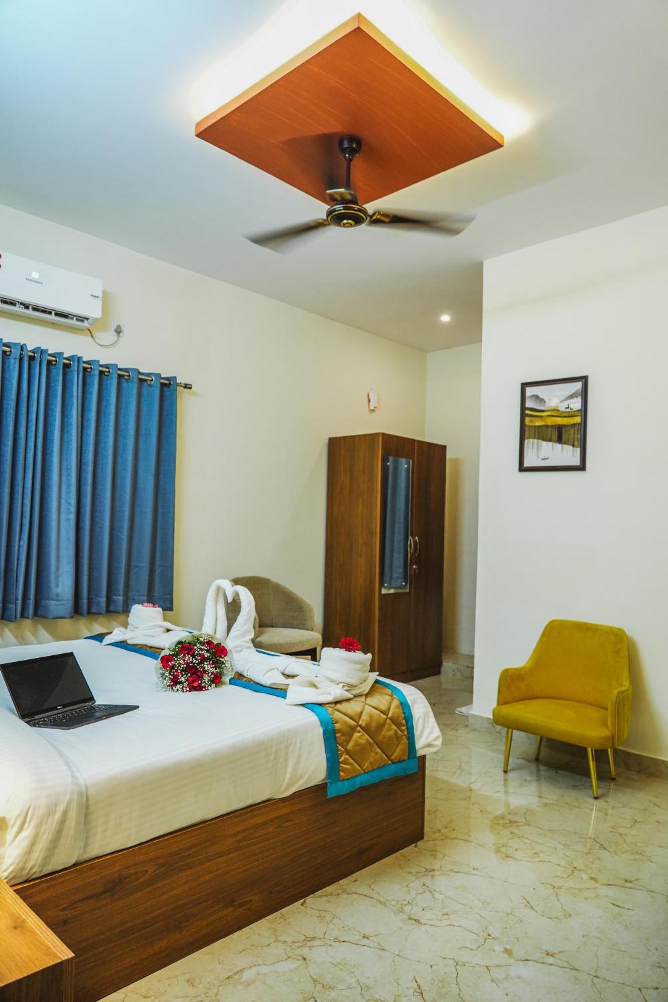 Hotel Merry Luxe Near Kempegowda International Airport Settahalasur